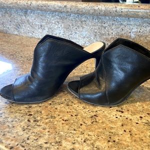 Vince Camuto peep toe slide